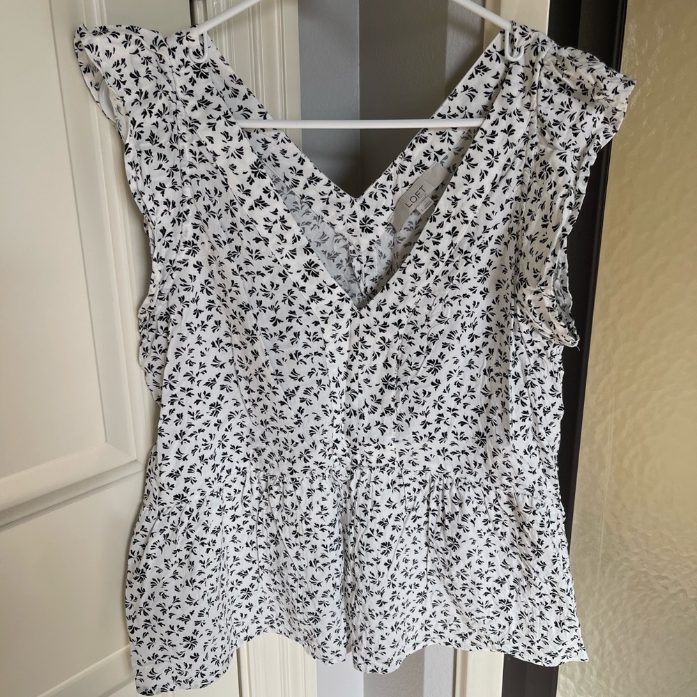 Loft White & Black Floral Peplum Top Double V size L